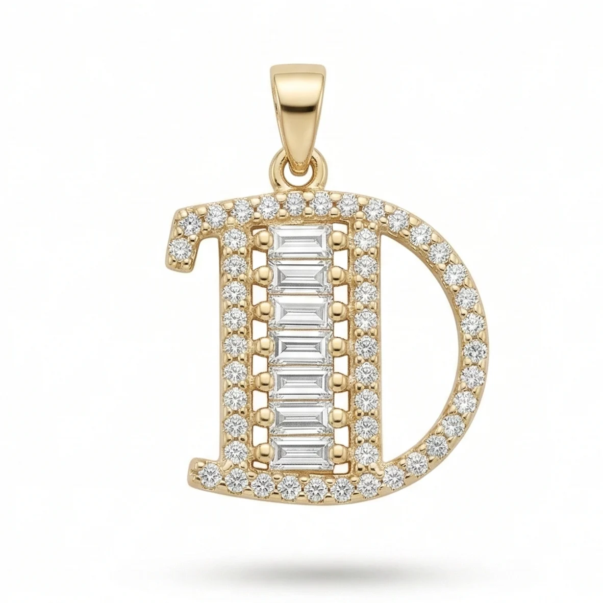 Buchstabenanhänger D aus 14 Karat Gold – Baguette-Steine 1