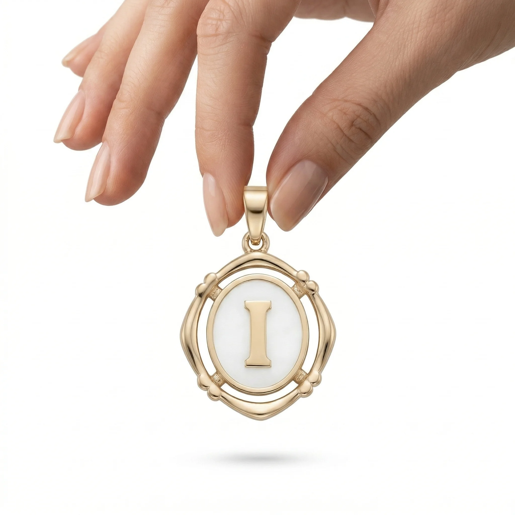 Buchstabenanhänger I aus 14 Karat Gold – Perlmutt 3